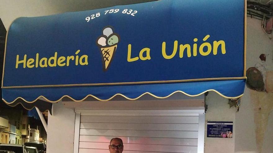 El último helado de La Unión: una mujer viaja desde Madrid hasta Vecindario para despedir su infancia