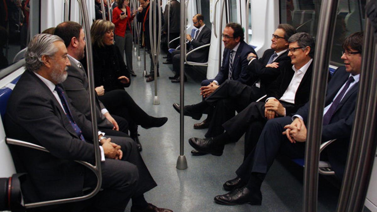 Viaje inaugural de las autoridades en la línea 9 sur del metro