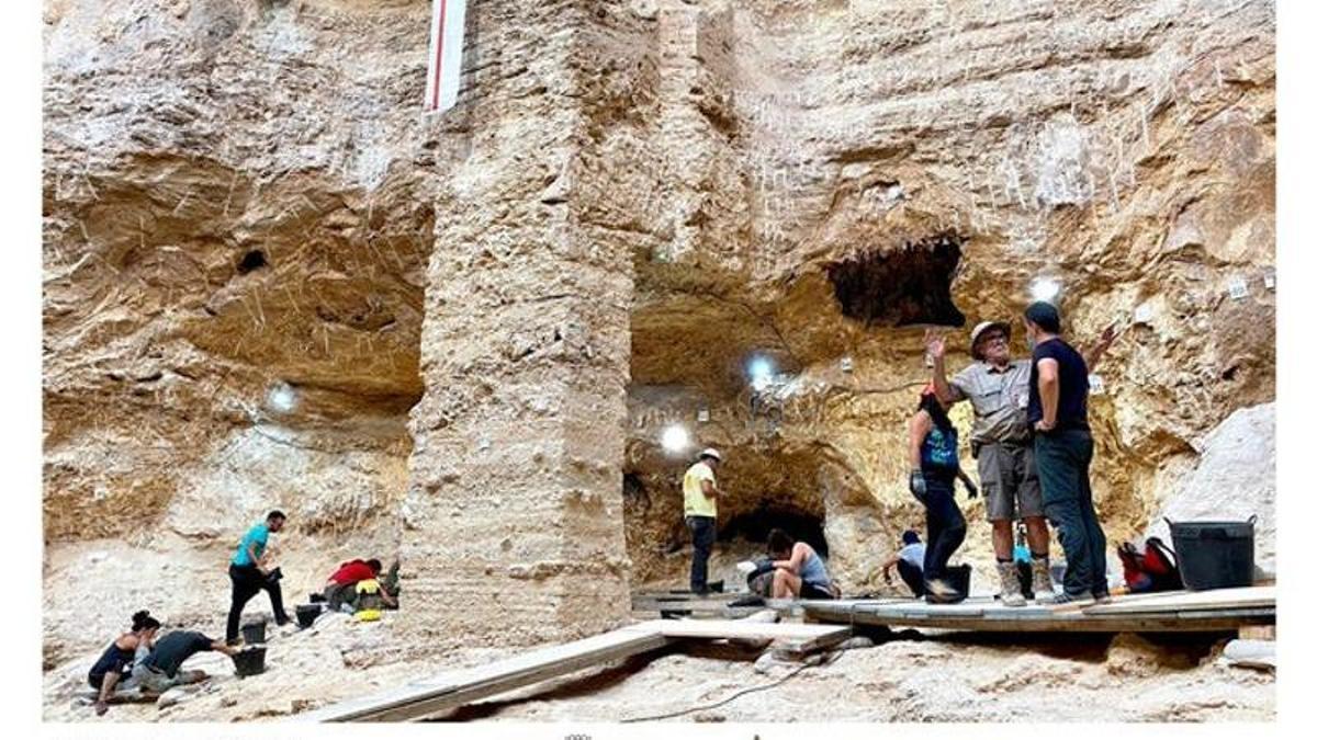 Visites als treballs d’excavació arqueològica de l’Abric Romaní