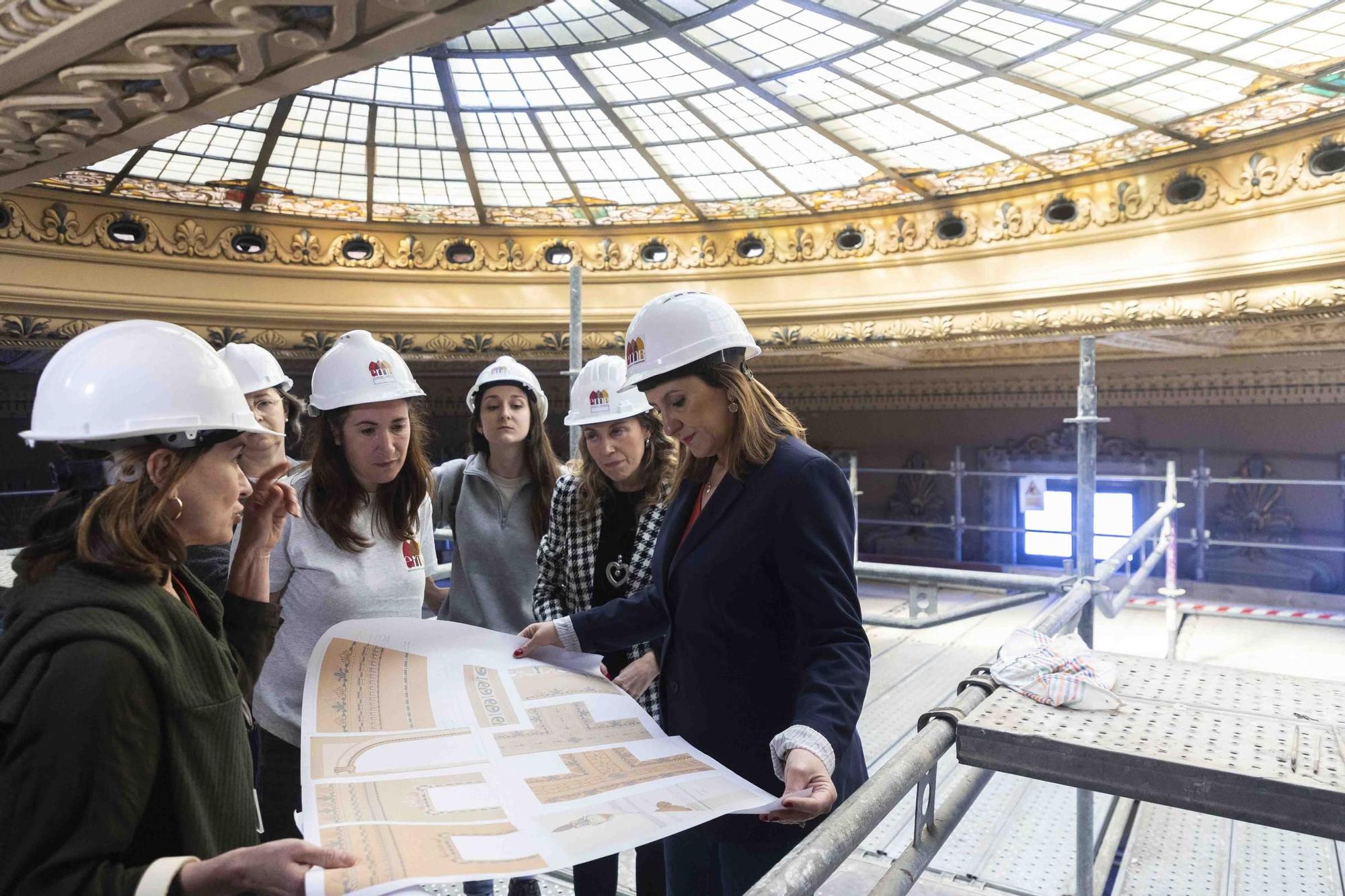 La Alcaldesa visita las obras del hemiciclo del Ayuntamiento