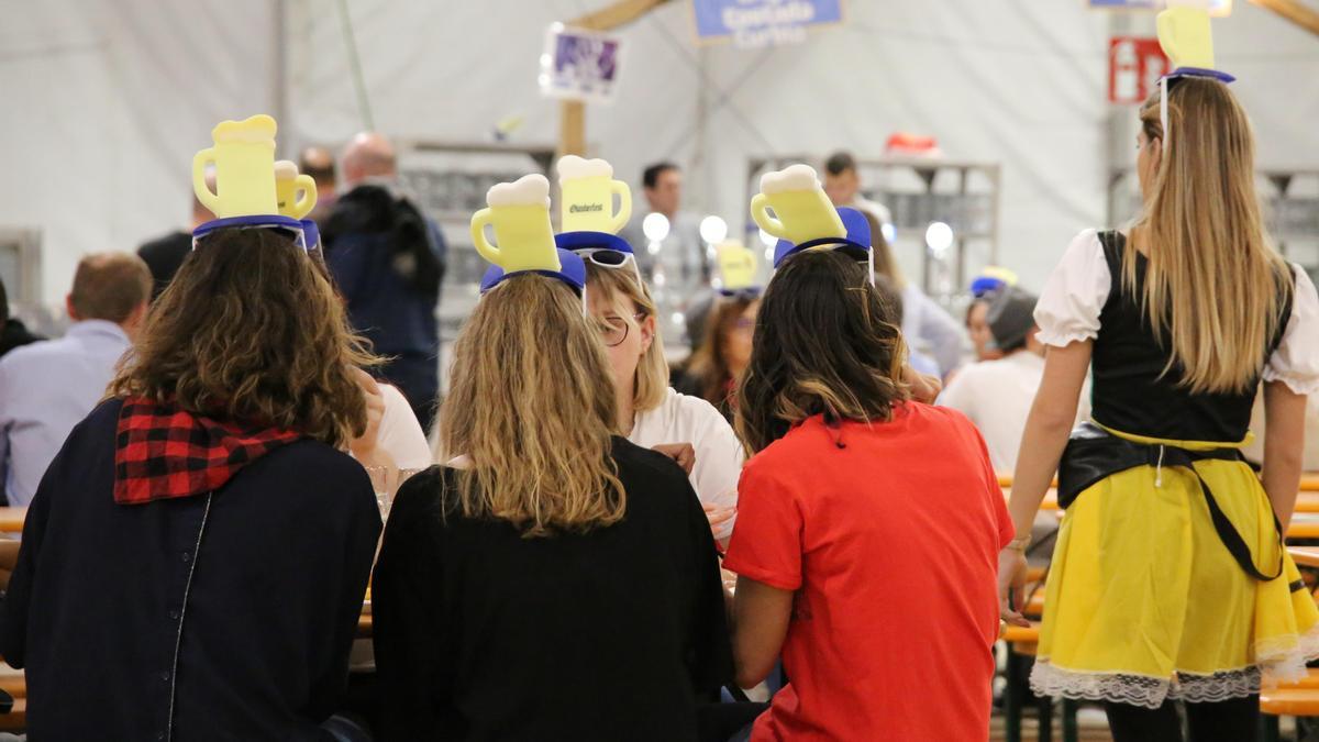 Durante muchos de estos días se celebrarán fiestas especiales, como Fiesta &#039;Beer Sunglasses&#039;