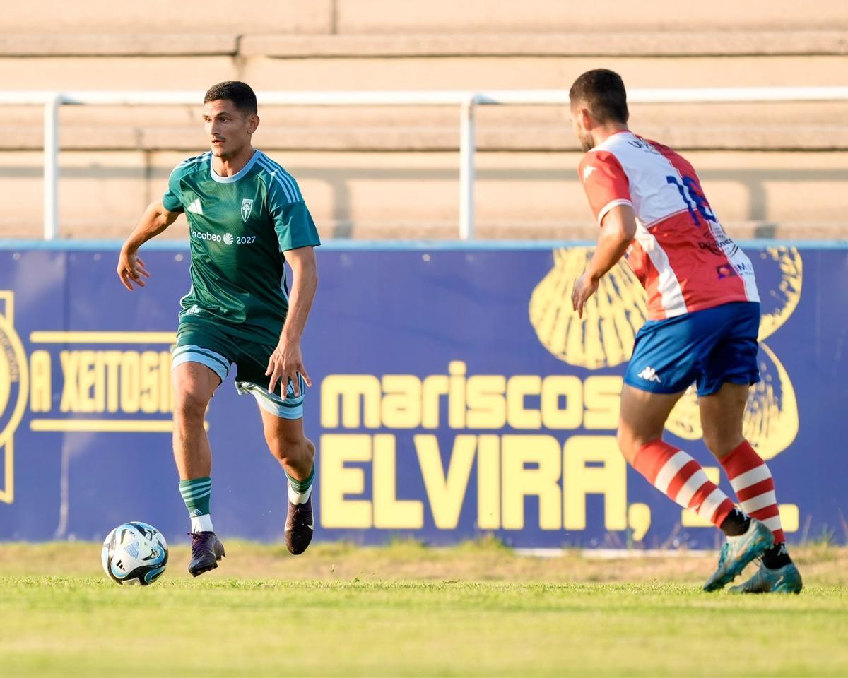 El Compos supera una nueva prueba de pretemporada: el Triangular Vila de Cambados, en imágenes