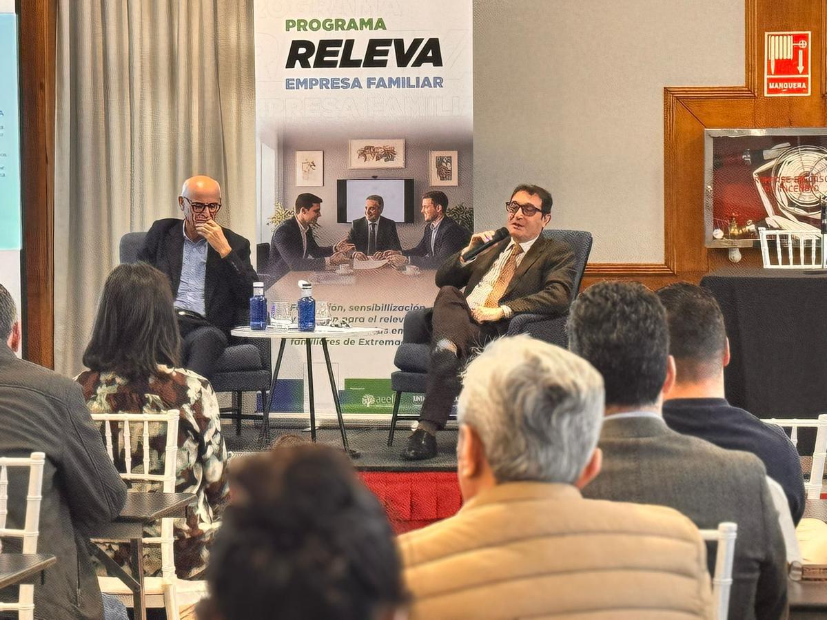 Participantes en las jornadas del programa Releva Empresa Familiar en Mérida.