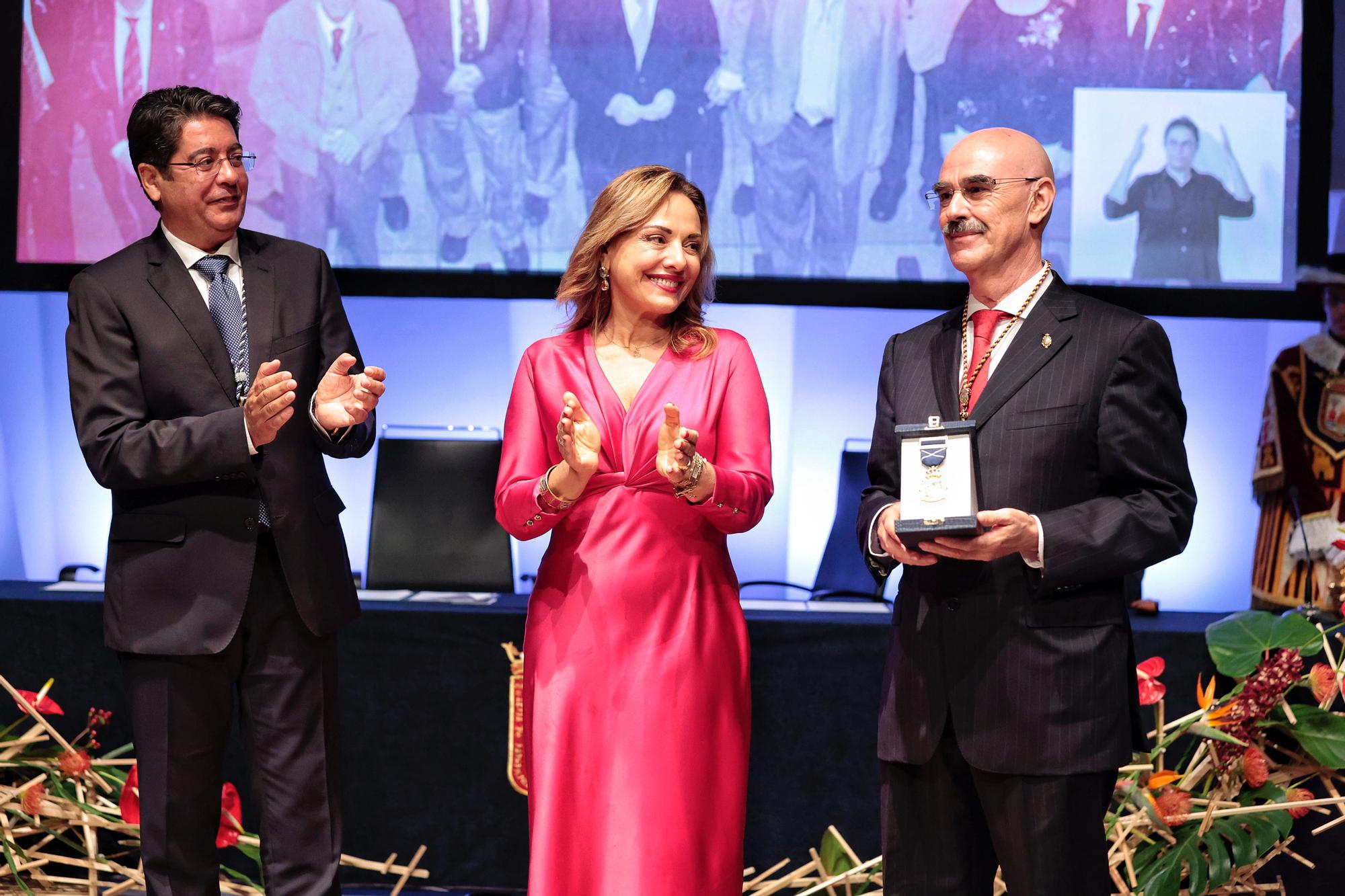 Acto de entrega de Medalla de Oro e Hijo Predilecto de la Isla de Tenerife