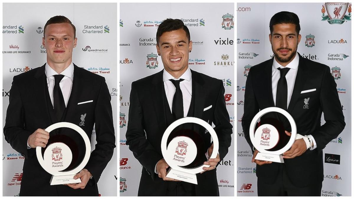 Coutinho, entre Brad Smith y Emre Can, en la gala del Liverpool