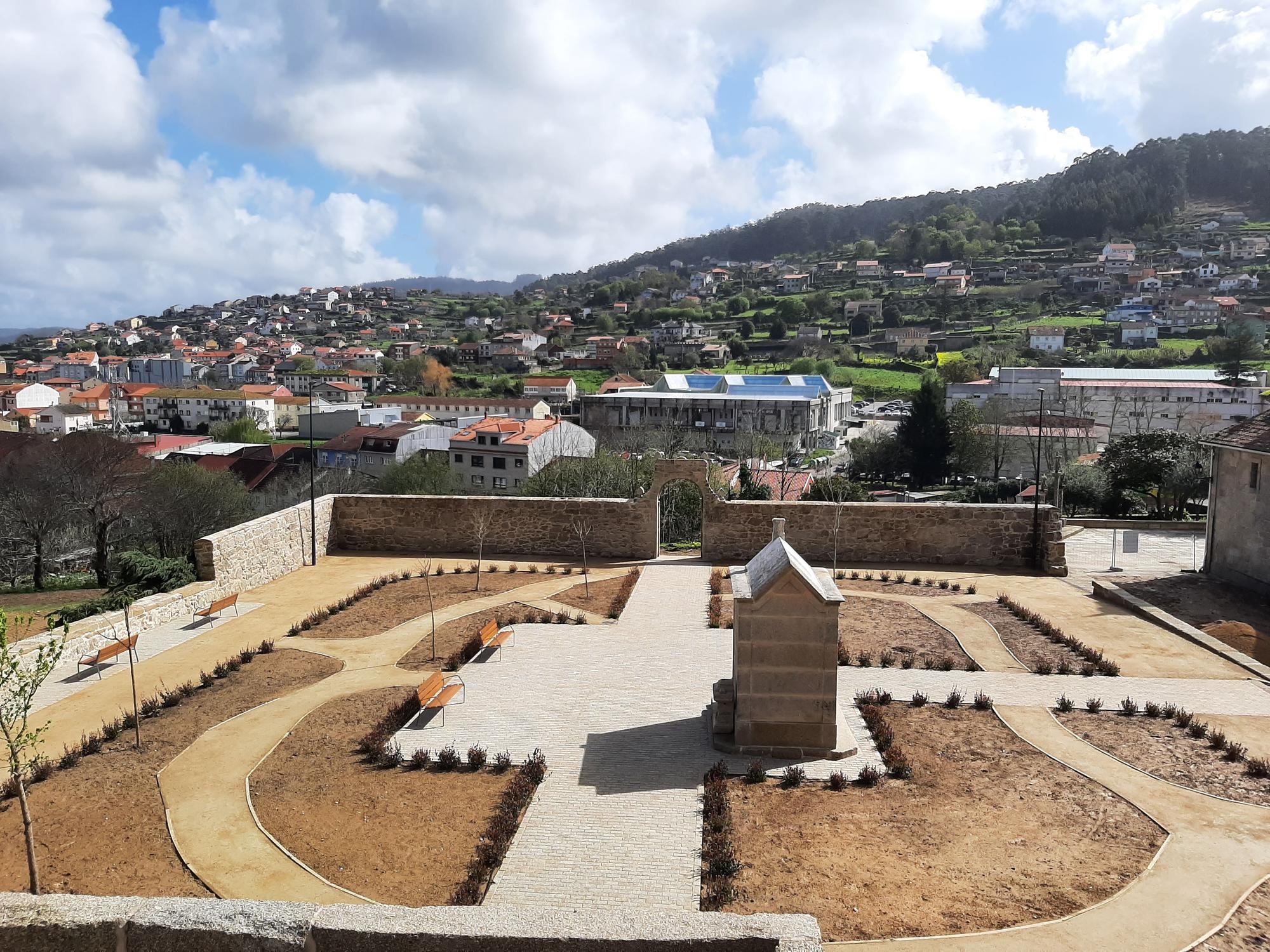 La transformación en imágenes del antiguo cementerio de Bueu