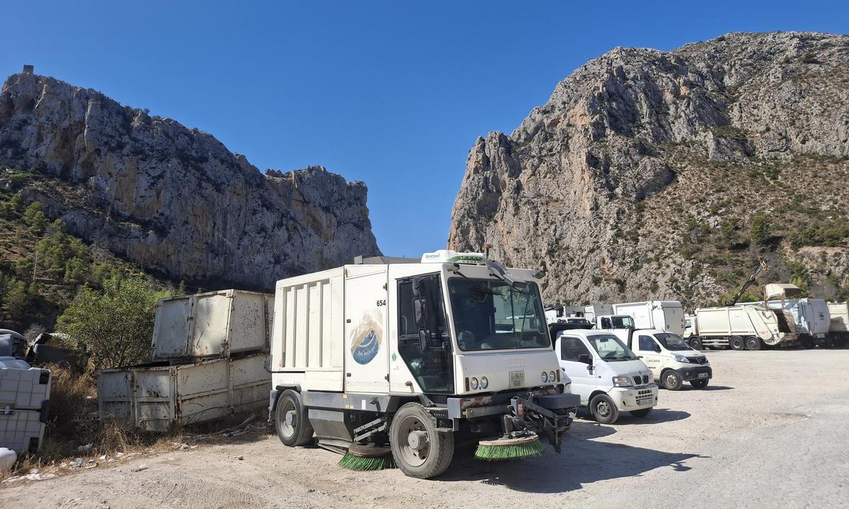 Vehículos en la planta de Acciona en Calp