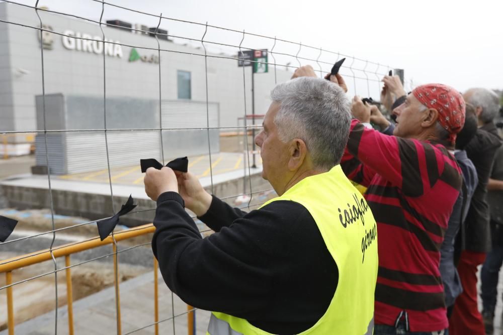 Els Iaioflautes pengen els crespons de protesta al parc Central