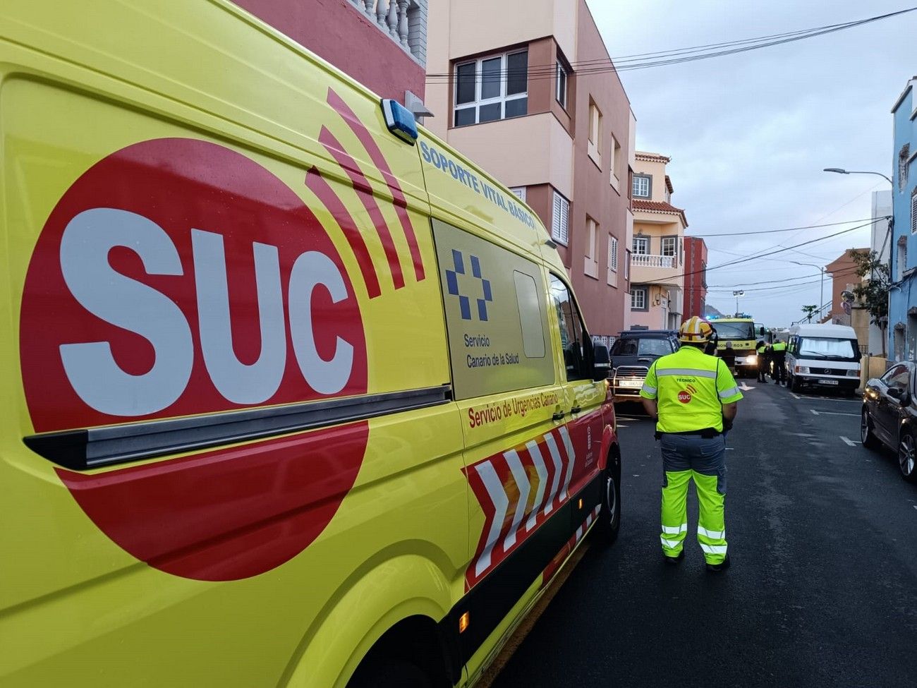 Dos heridos graves en un incendio en un edificio en Gran Canaria, con personas atrapadas
