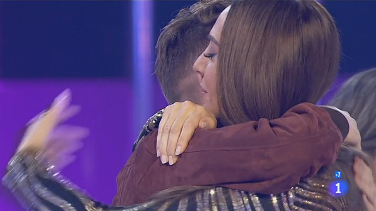 Mónica Naranjo abraza a Raoul en 'OT'