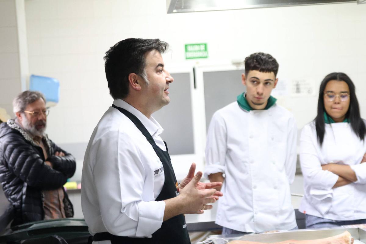 GALERÍA | Los secretos del torrezno de Soria, en la Escuela de Hostelería de Zamora