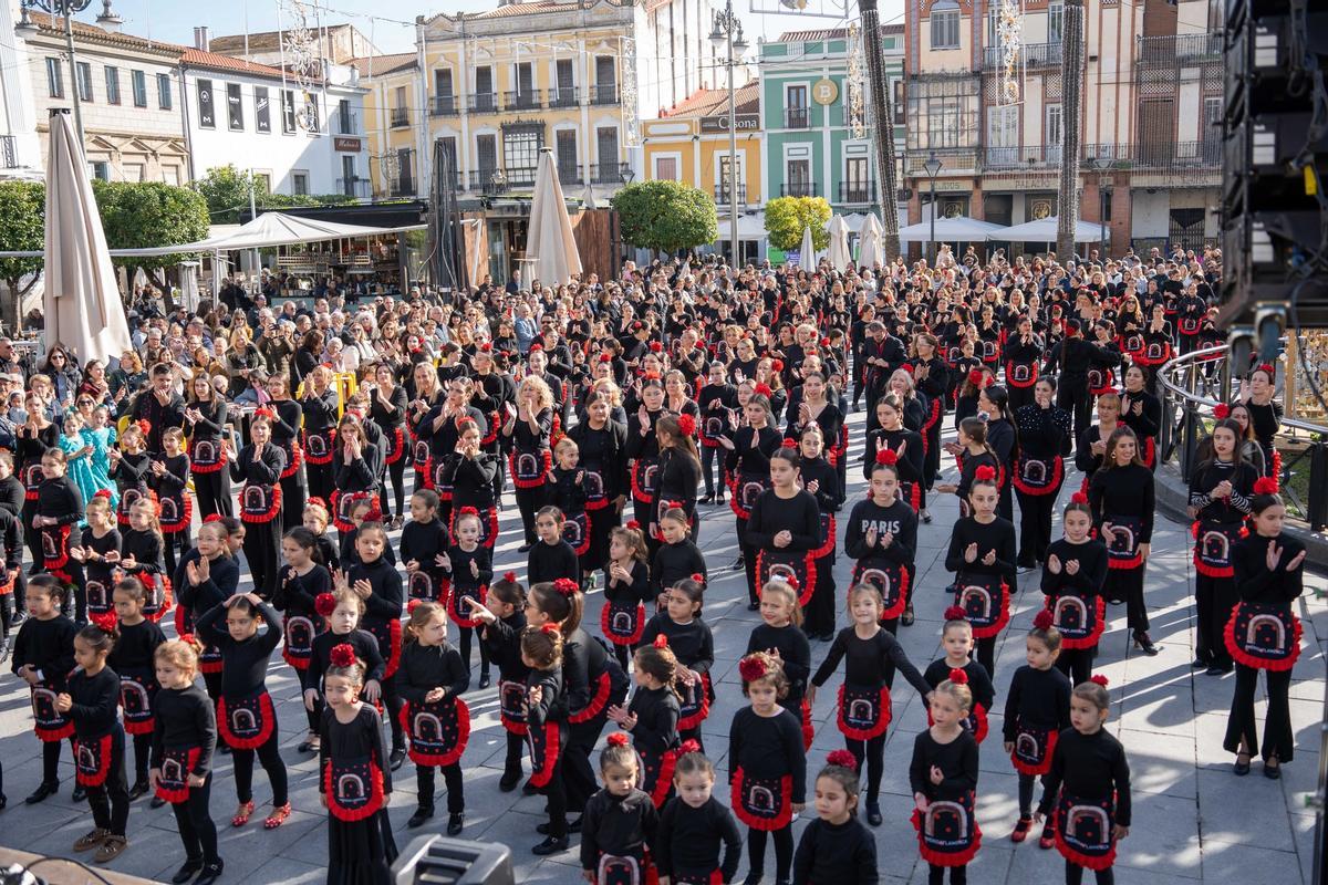 El baile flamenco se apodera de la capital extremeña.