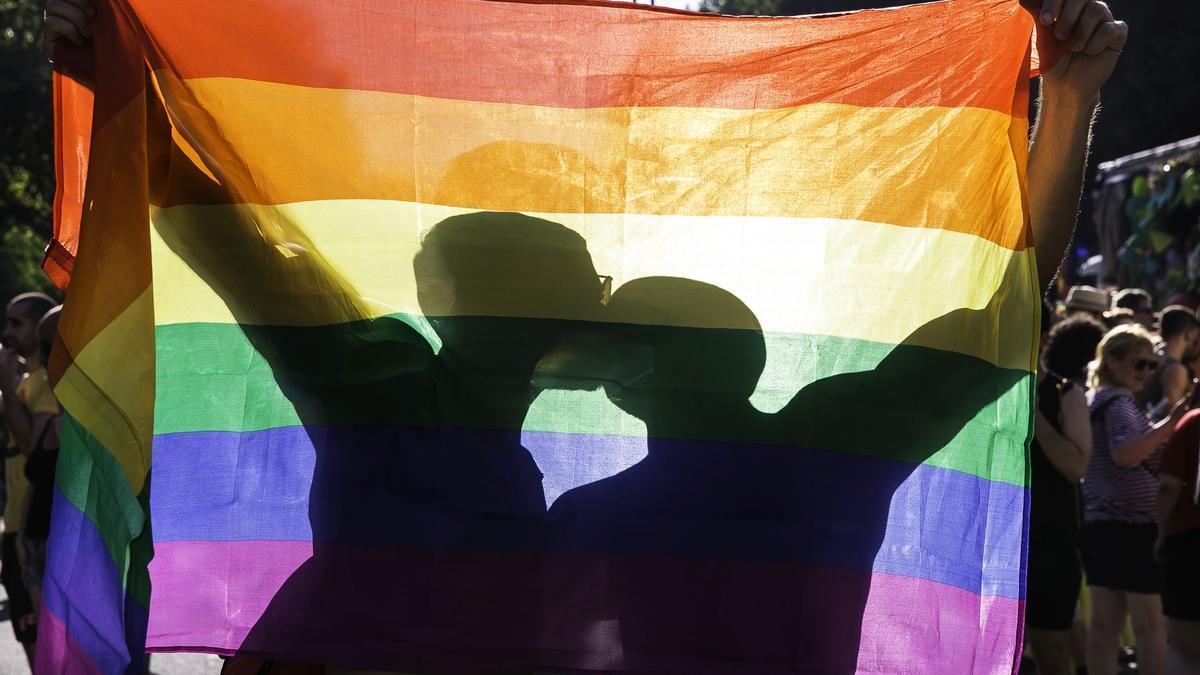 La juventud LGTBQ+ ‘rompe’ con la pareja tradicional