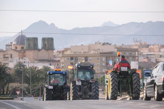 Así ha sido la segunda tractorada por la Vega Baja