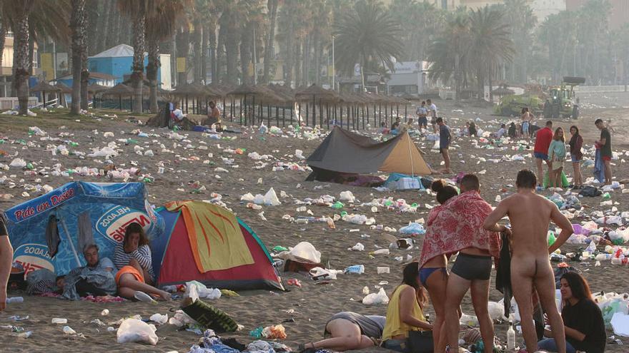 Así han quedado las playas después de la Noche de San Juan