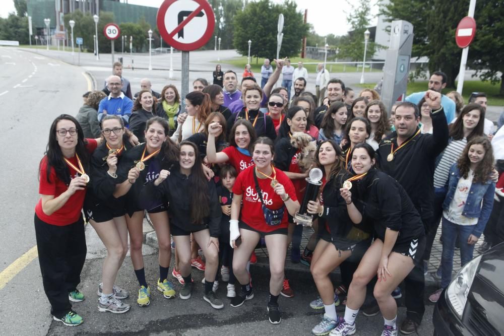 Llegada a Gijón de las jugadoras del Mavi