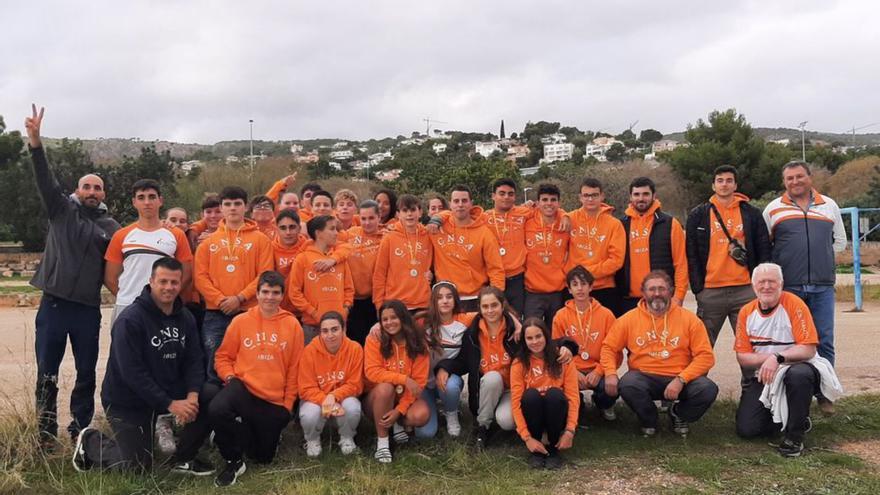 Foto de grupo del equipo de kayak de mar de Es Nàutic.