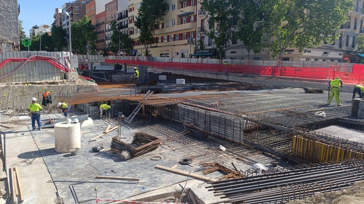 Avance de los trabajos de colocación de la última losa en superficie.