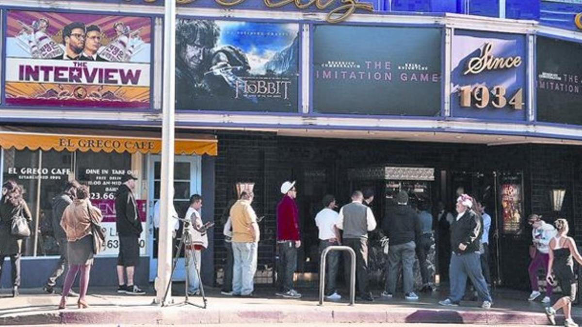 Estreno de la película 'The interview' en el cine Los Feliz 3 de Los Angeles, el día de Navidad.