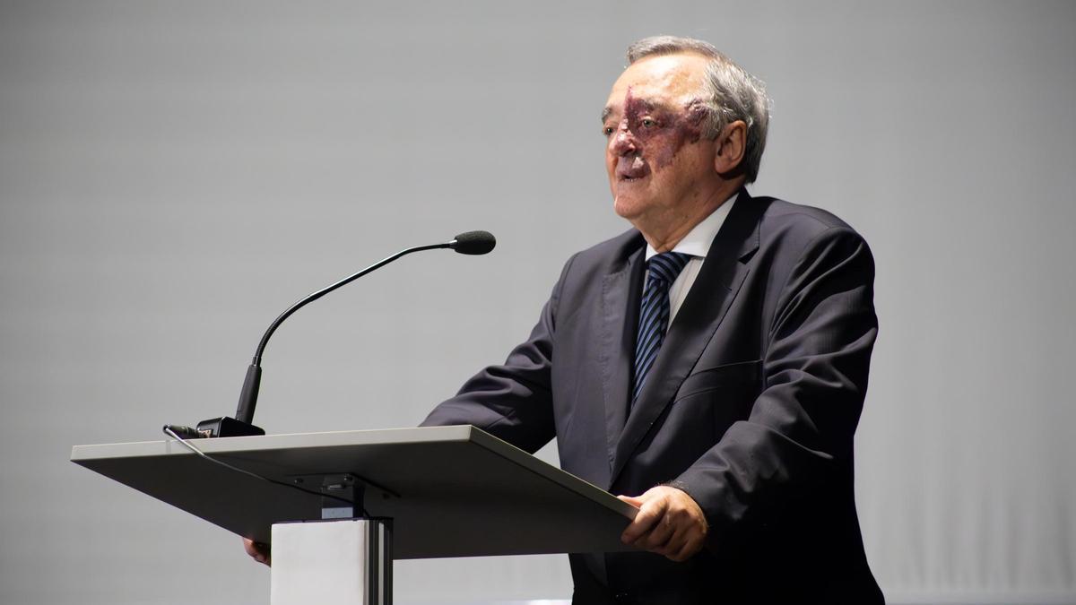 El investigador Mariano Barbacid durante su charla en Peleteiro / Cedida