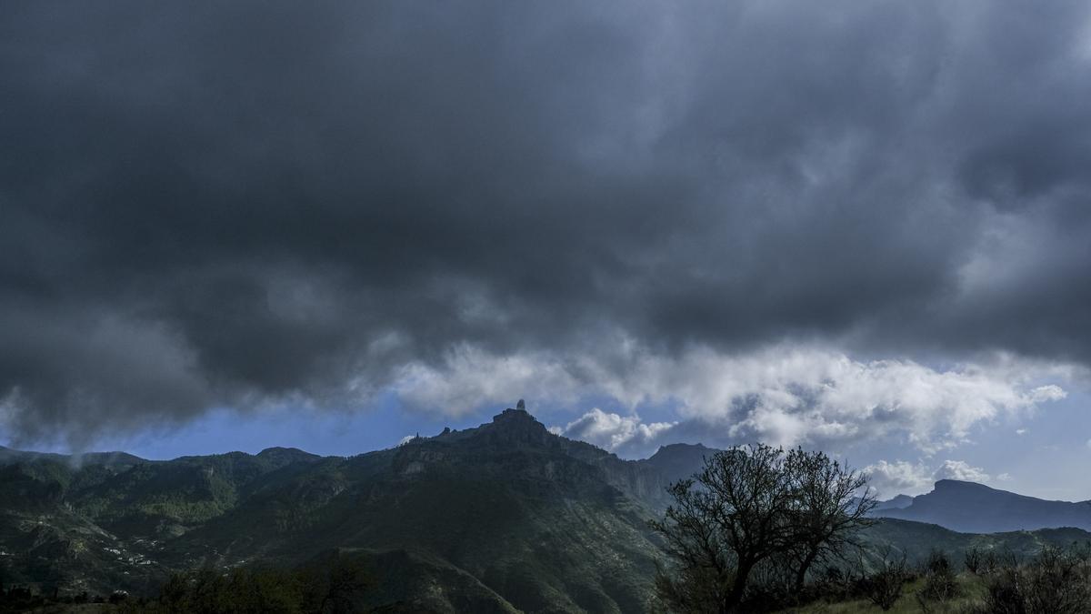 La DANA deja lluvia en Valleseco y niebla en Tejeda