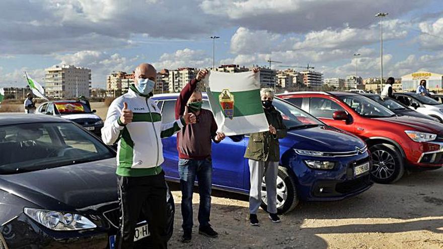 Sonora pitada de la afición contra Bragarnik y el técnico 