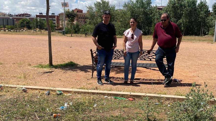 IU denuncia el &quot;estado de abandono&quot; en el que se encuentra el parque de Levante