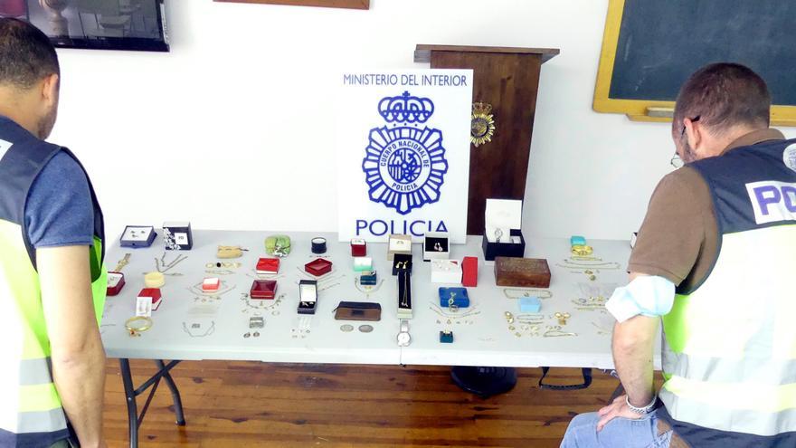 Detenida una empleada de hogar acusada de hurtar joyas y dinero por valor de 15.000€ en casas de Petrer y Elda