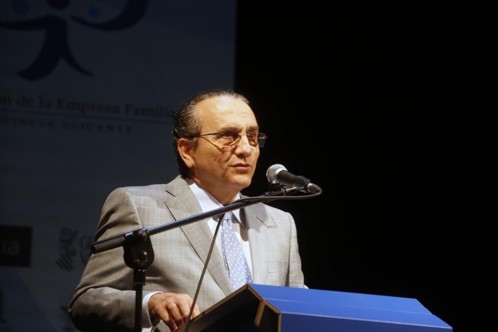 Javier Moll. presidente de Prensa Ibérica, durante su discurso tras recoger el premio de Aefa