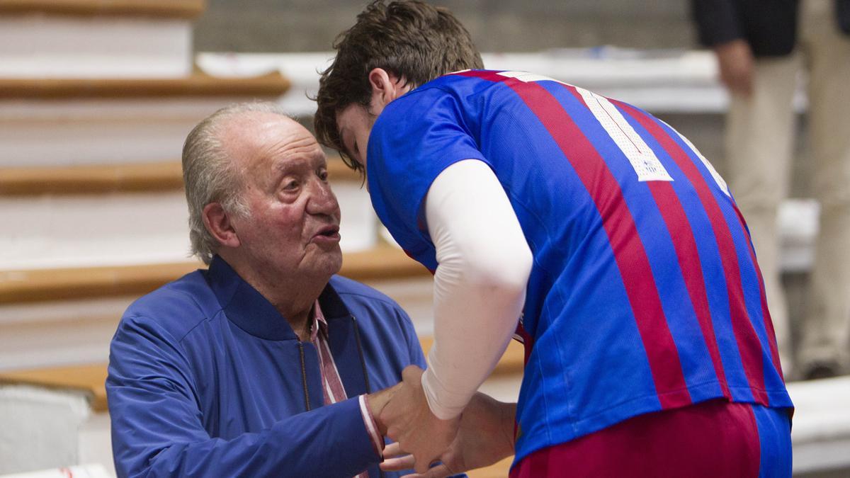 El rey Juan Carlos asiste a un partido de balonmano de su nieto Pablo Urdangarin