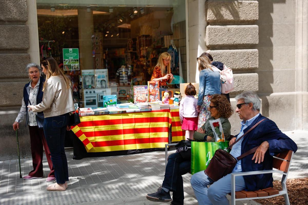 Barcelona ya huele a Sant Jordi