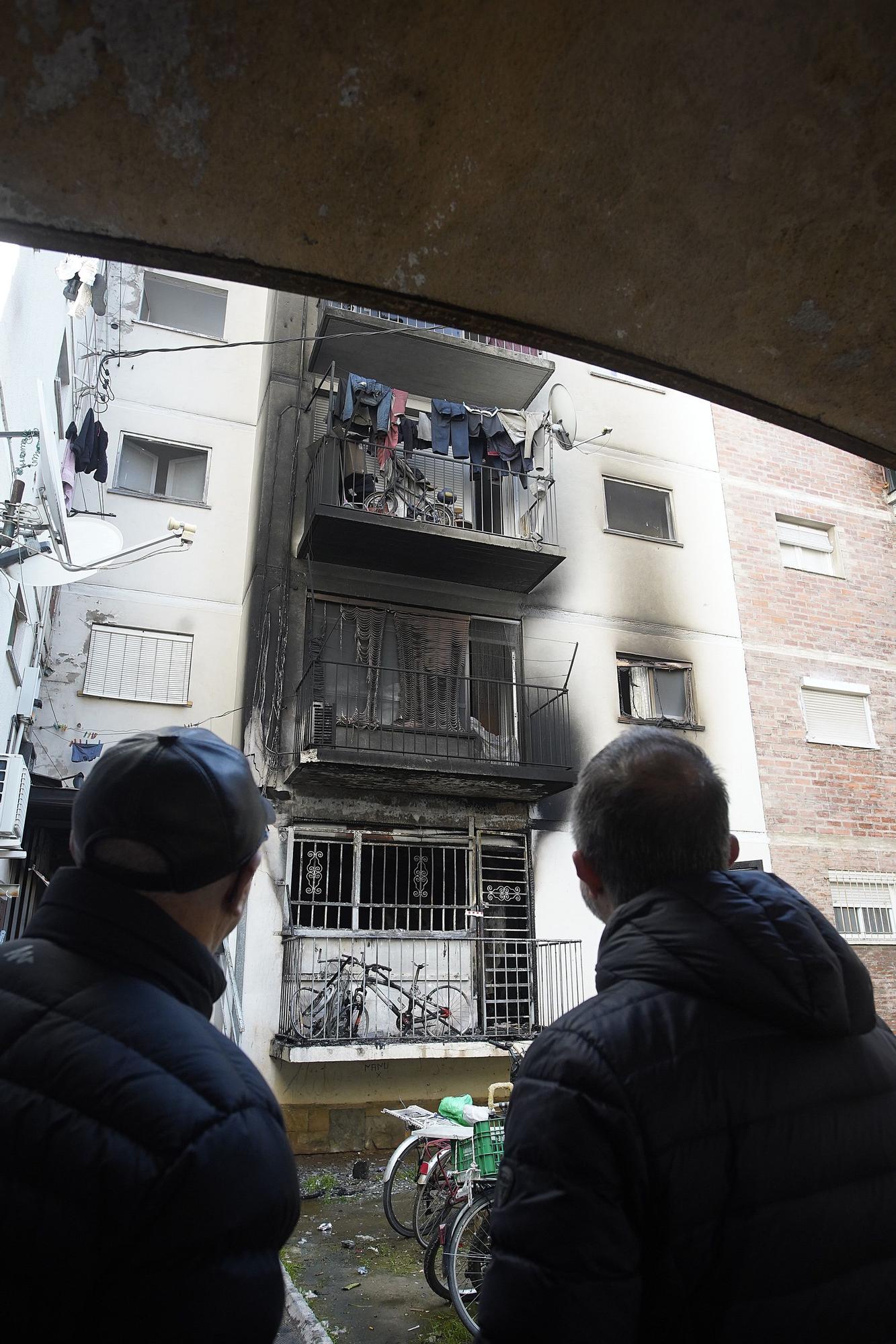 L'incendi en un bloc de pisos de Salt, en imatges