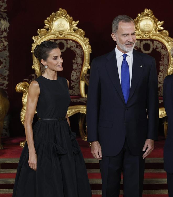 La reina Letizia y el rey Felipe VI en el Palacio Real en la cena de la cumbre de la OTAN