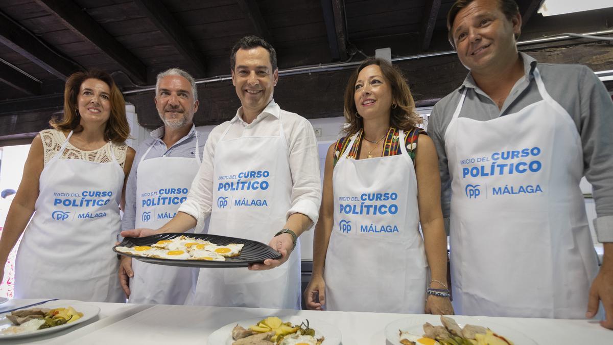 El presidente del Gobierno andaluz, Juanma Moreno, participa en el inicio del curso político del PP de Málaga, celebrado en el Hotel Restaurante El Mirador en Alhaurín el Grande (Málaga)