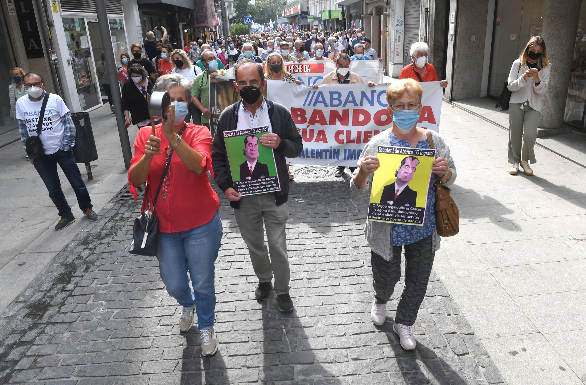 Manifestación contra el cierre de sucursales bancarias en el Obelisco