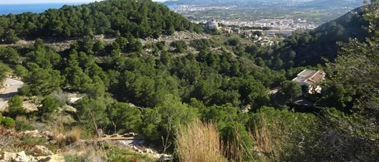 Reactivan la construcción de chalés de lujo en una ladera del Montgó en Xàbia