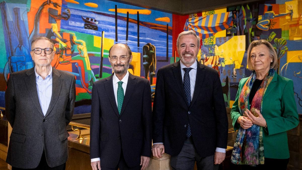 Marcelino Iglesias, Javier Lambán, Jorge Azcón y Luisa Fernanda Rudi posan en el Pignatelli, antes de un encuentro con este diario.