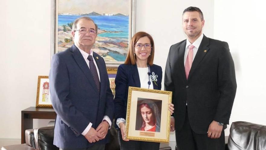 Castejón recibe a representantes  de la cofradía del Cristo del Socorro