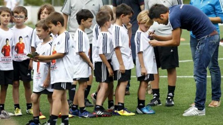 Casillas presenta un nuevo programa solidario de escuelas deportivas