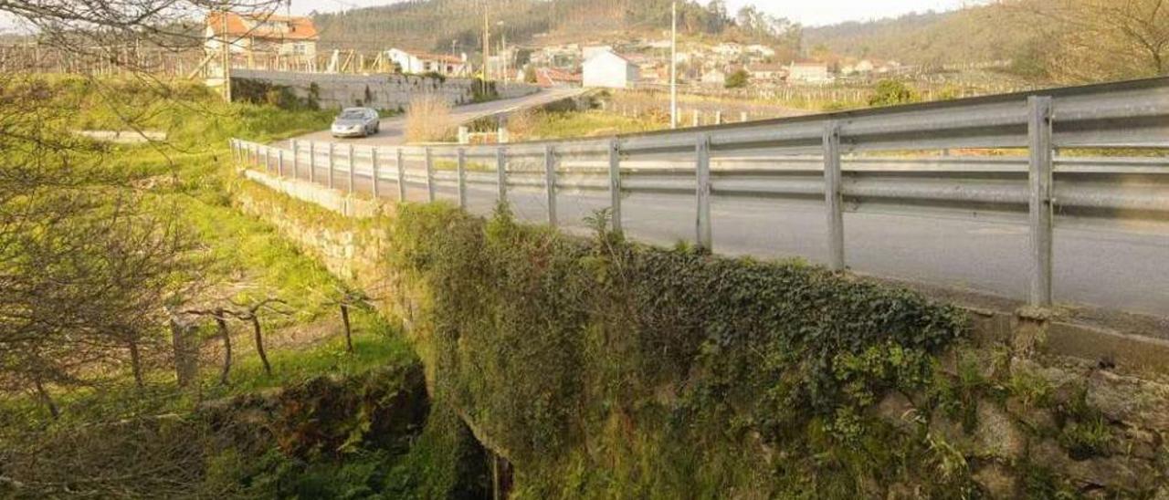 El pontón de Axís sobre el río Chanca, a su paso por Simes. // Noé Parga