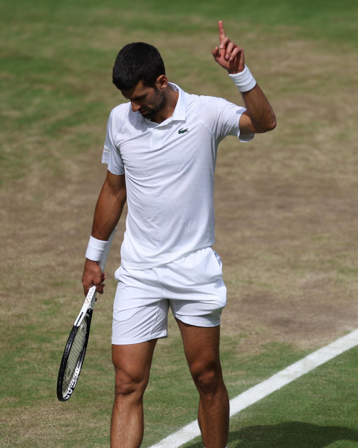 Wimbledon (United Kingdom), 16/07/2023.- Novak Djokovic of Serbia reacts during the Men’s Singles final match against Carlos Alcaraz of Spain at the Wimbledon Championships, Wimbledon, Britain, 16 July 2023. (Tenis, España, Reino Unido) EFE/EPA/ISABEL INFANTES EDITORIAL USE ONLY