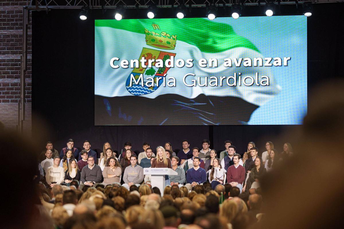 FOTOGALERÍA | El acto de Feijóo y Guardiola en Lobón, en imágenes