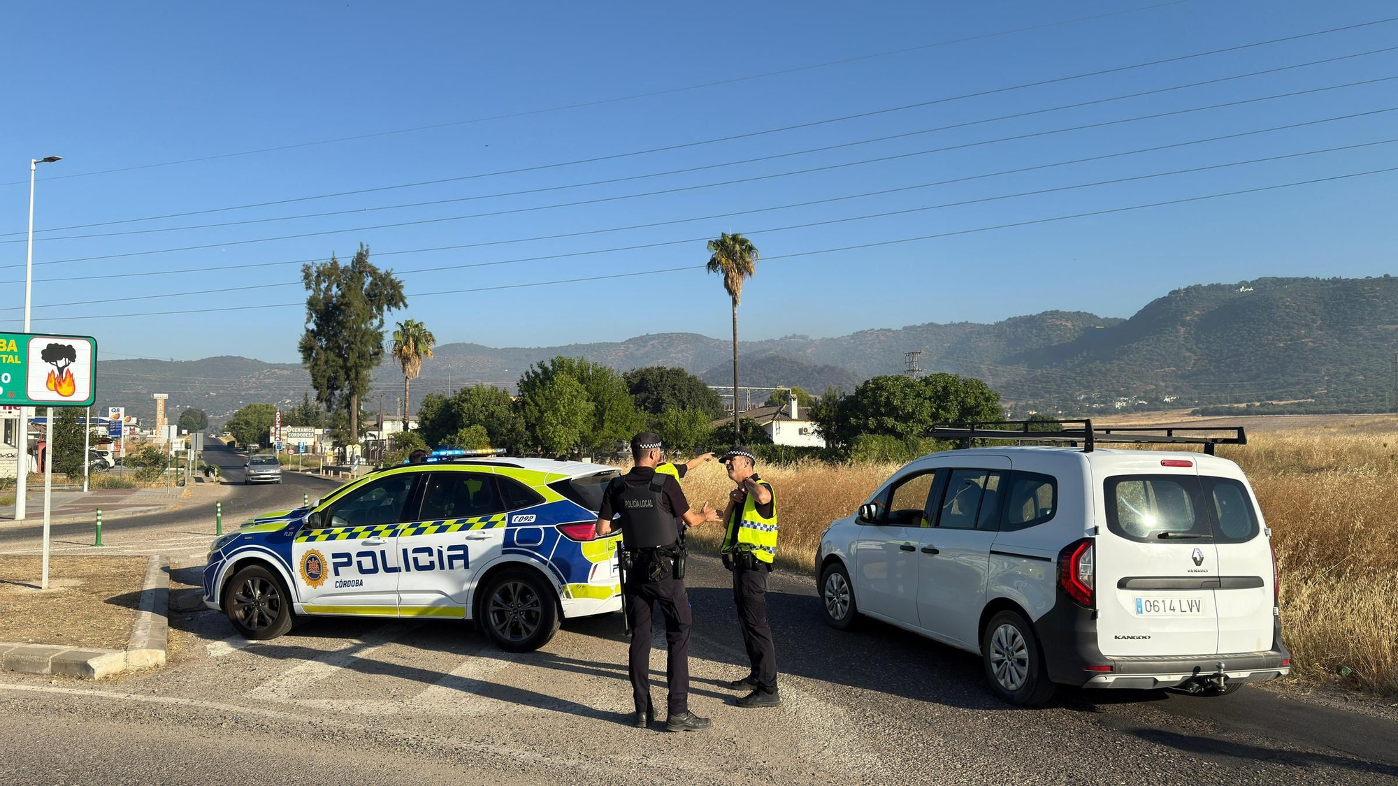 Las imágenes de la mañana en el entorno del incendio de La Albaida