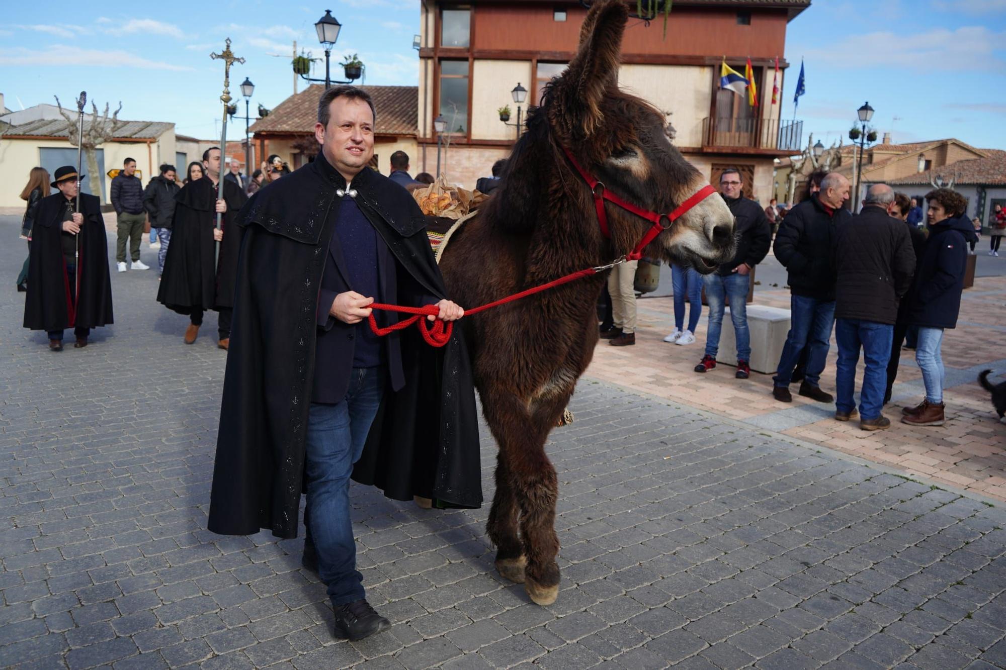 GALERÍA | Así celebran San Antón en Monfarracinos: quintas, animales y bendiciones