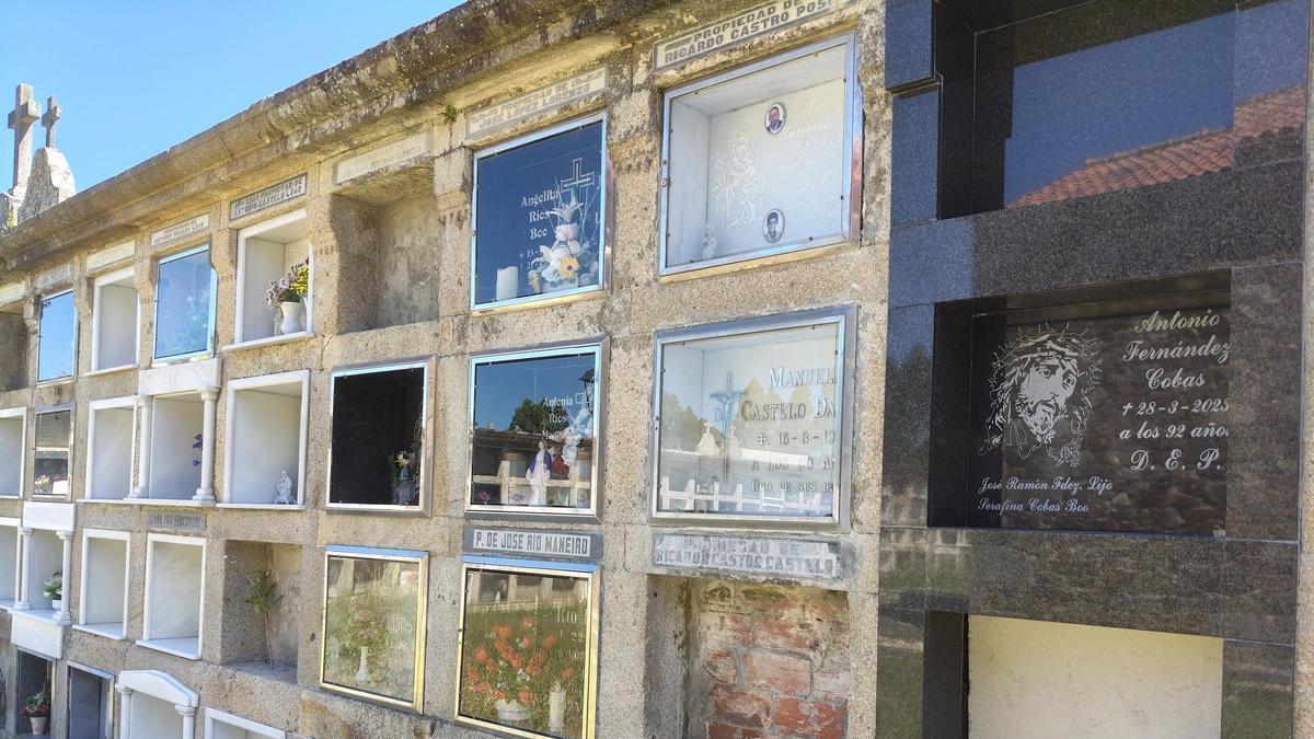 Expediente X en un cementerio de A Pobra: descubren en un nicho un esqueleto sin ropa, sin féretro... y sin identidad
