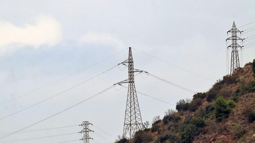 Torretas eléctricas en Málaga.