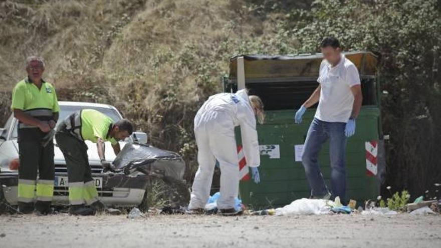 Una joven mata a su bebé de una puñalada y lo tira a un contenedor