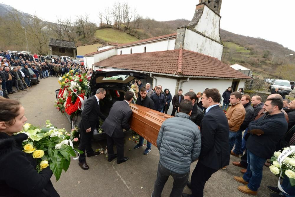 Funeral en Casomera del cazador Fidel Megino.