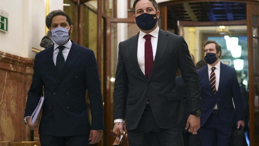 Abascal pide gobernar para &quot;detener el proceso de destrucción de España&quot;