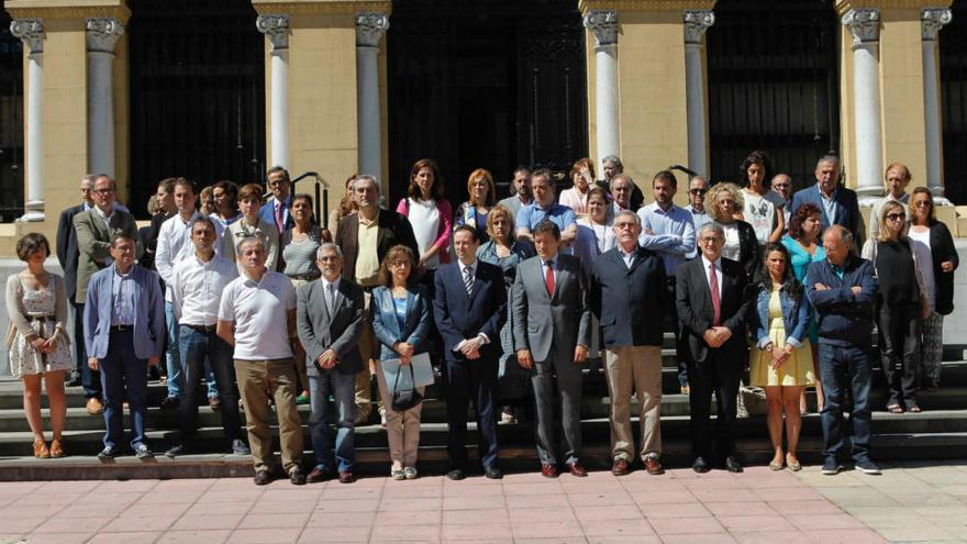 Un minuto de silencio para &quot;condenar barbarie y vuelta a la Edad Media&quot;